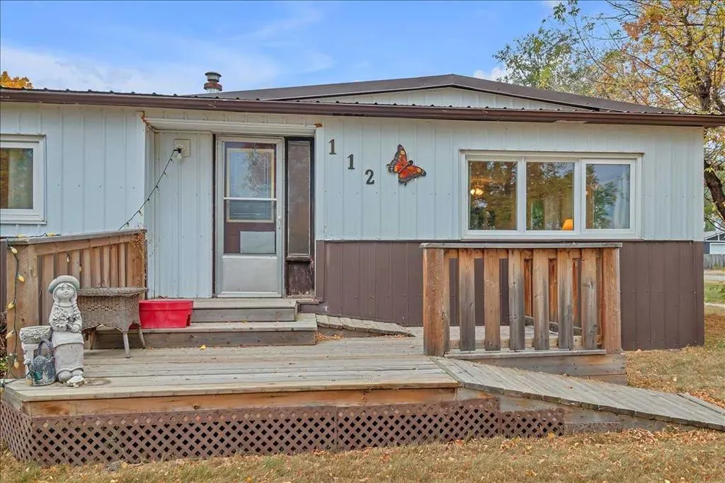 112 2 Street W