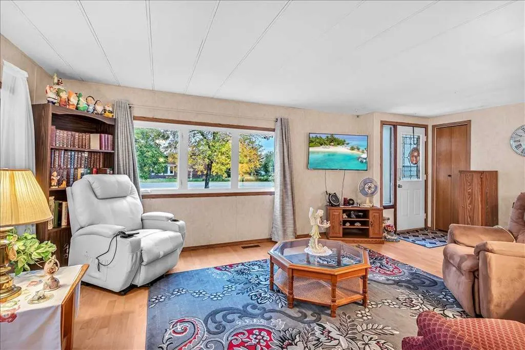 112 2 Street W