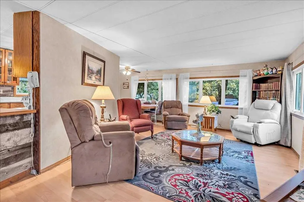 112 2 Street W