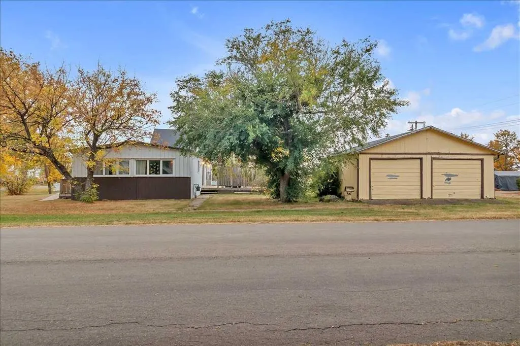 112 2 Street W