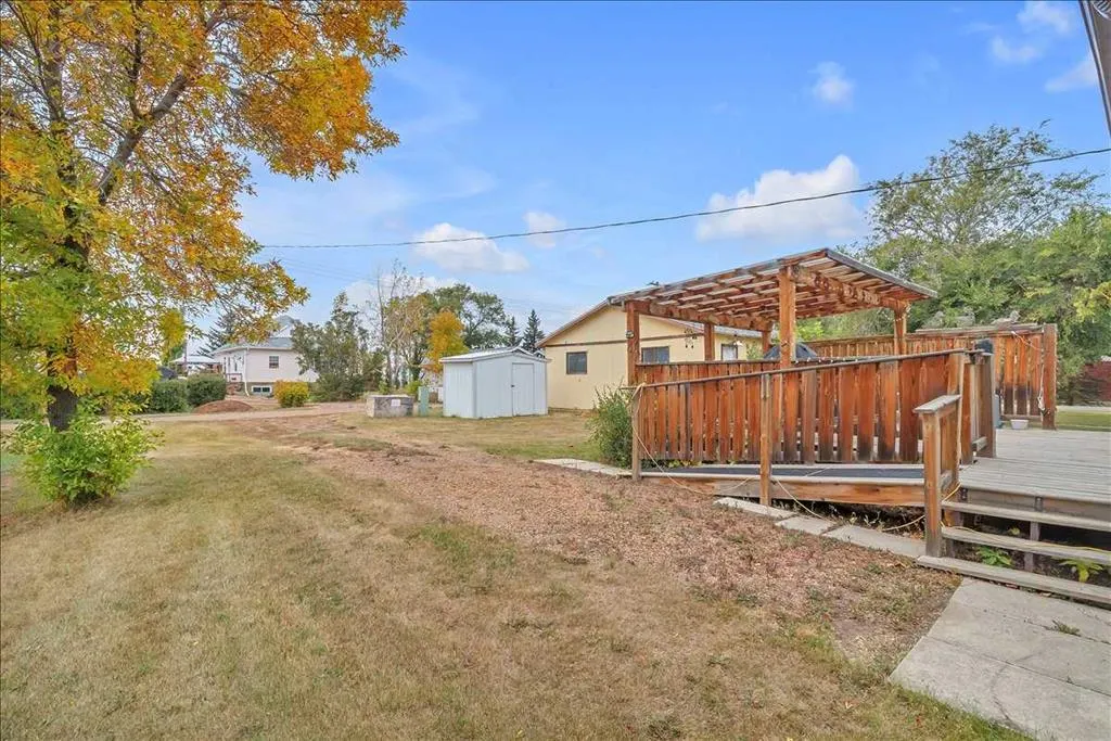 112 2 Street W