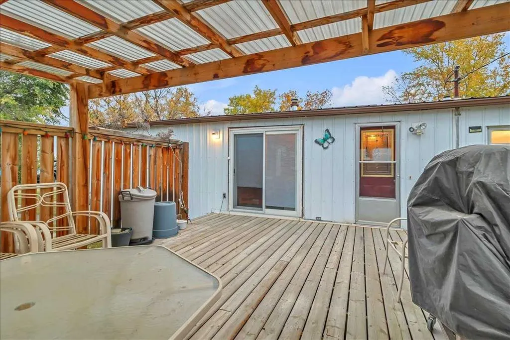 112 2 Street W