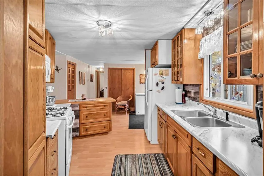 112 2 Street W