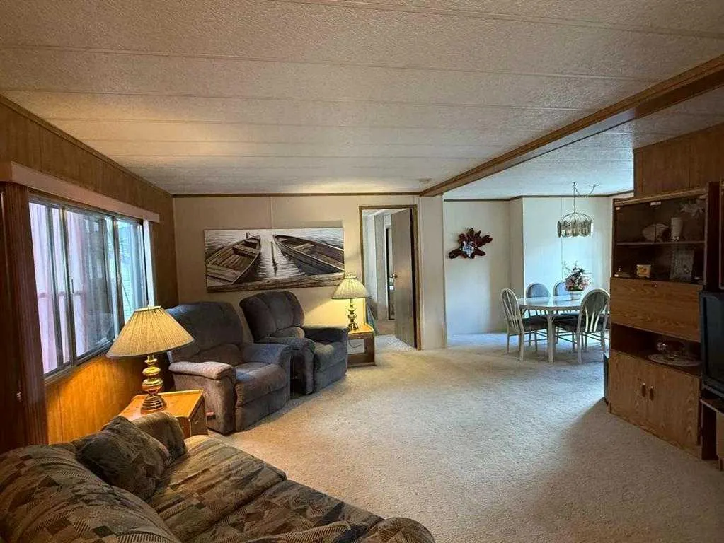 99 Arbour Lake Road Road NW