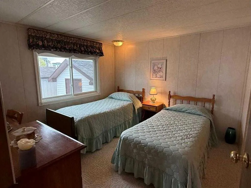 99 Arbour Lake Road Road NW