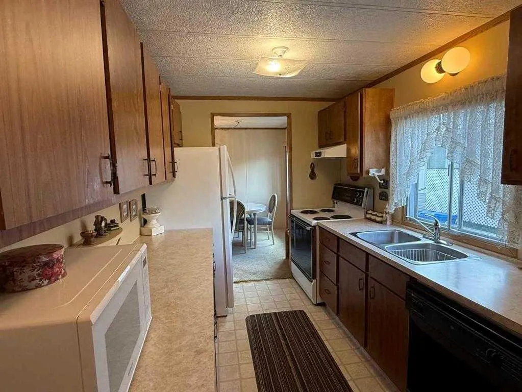 99 Arbour Lake Road Road NW