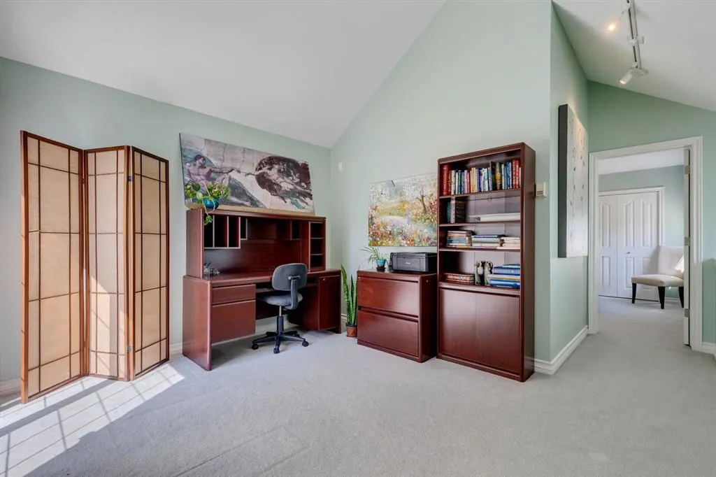 405 32 Avenue NW, #404