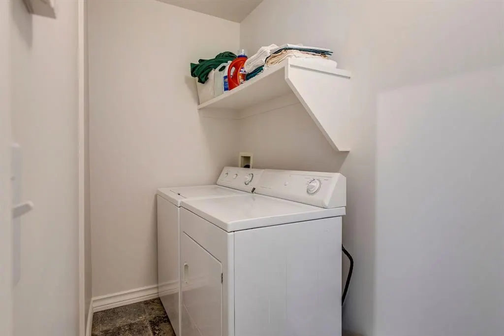 405 32 Avenue NW, #404
