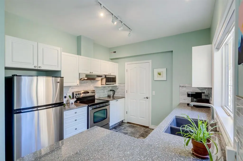 405 32 Avenue NW, #404