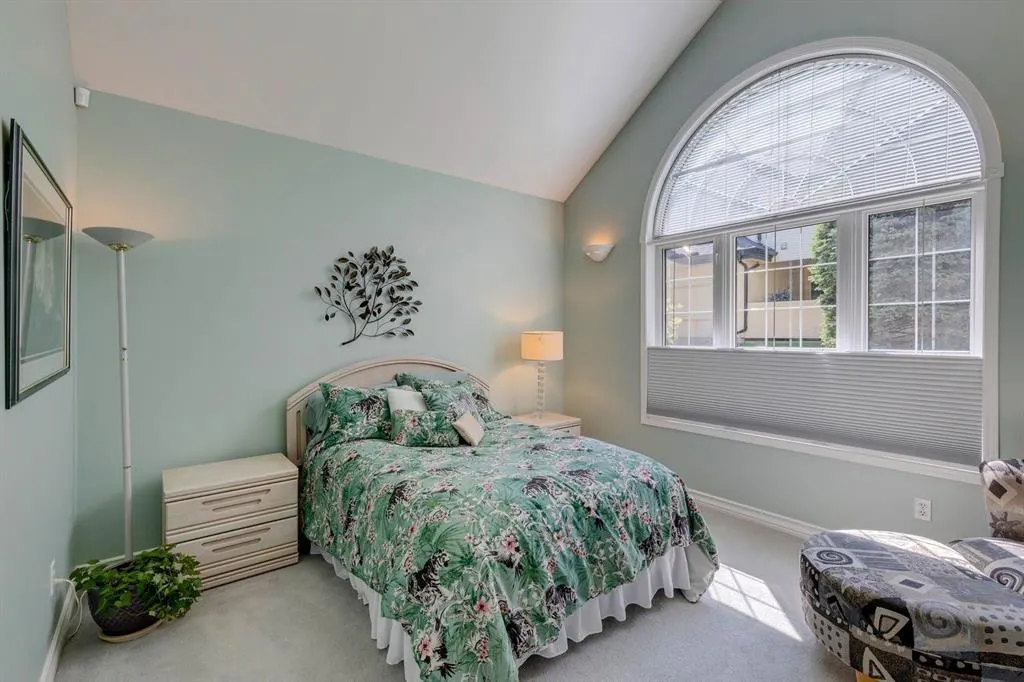405 32 Avenue NW, #404
