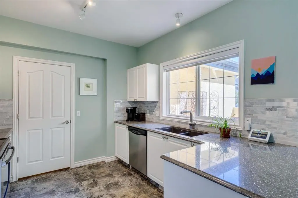 405 32 Avenue NW, #404