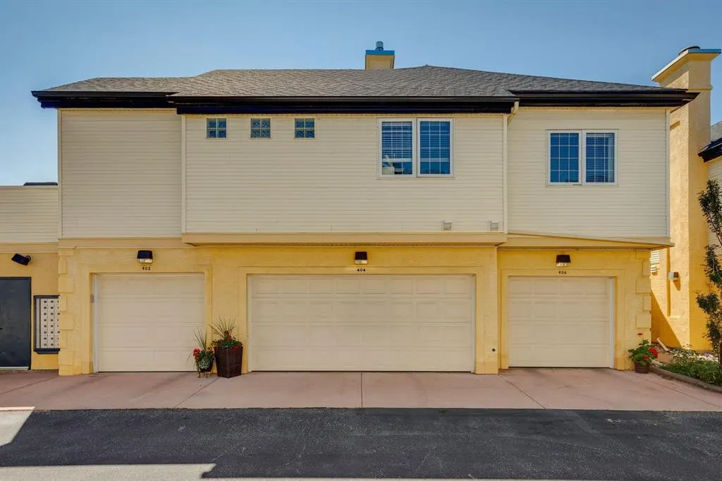 405 32 Avenue NW, #404