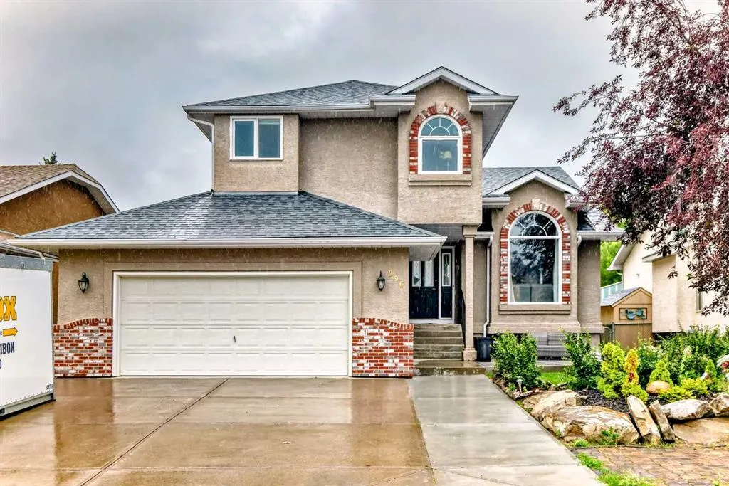 296 Lakeside Greens Crescent