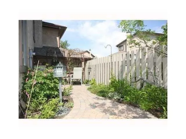 88 Glamis Gardens SW