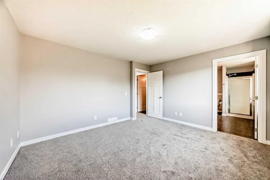 8 Lakewood Circle