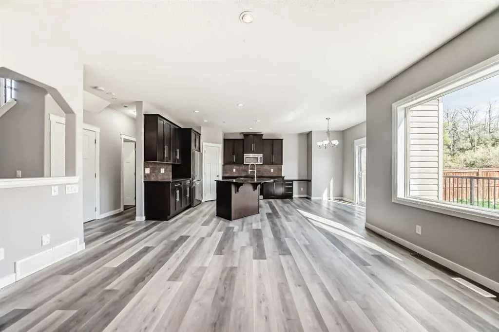 8 Lakewood Circle