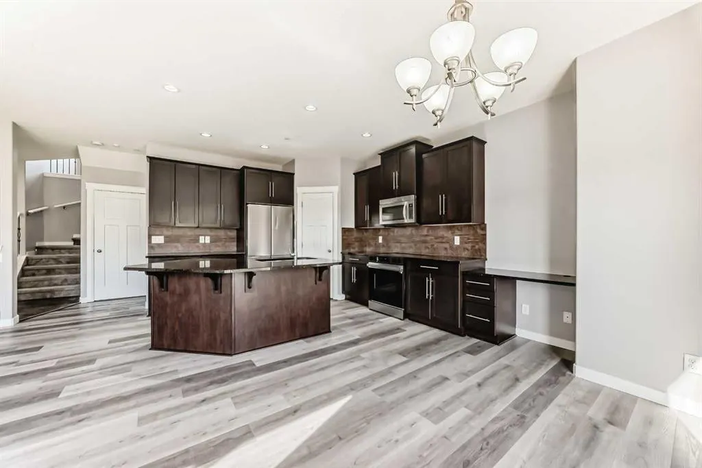 8 Lakewood Circle