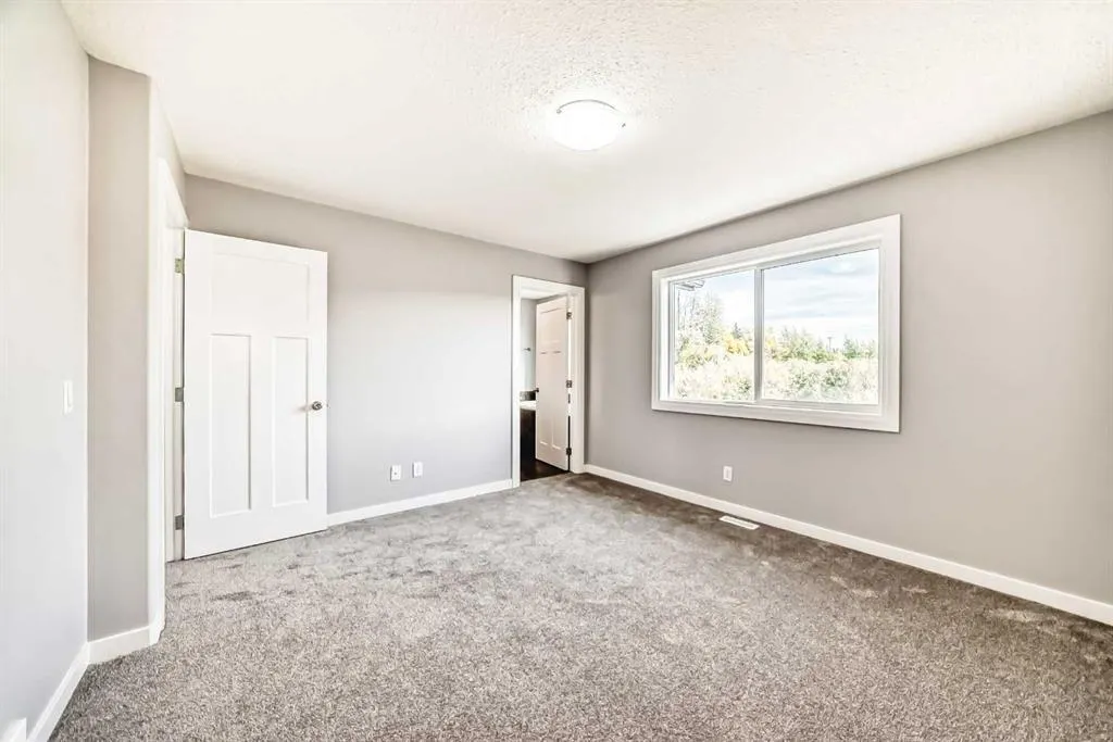 8 Lakewood Circle