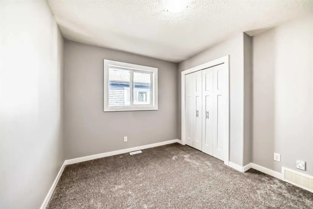 8 Lakewood Circle