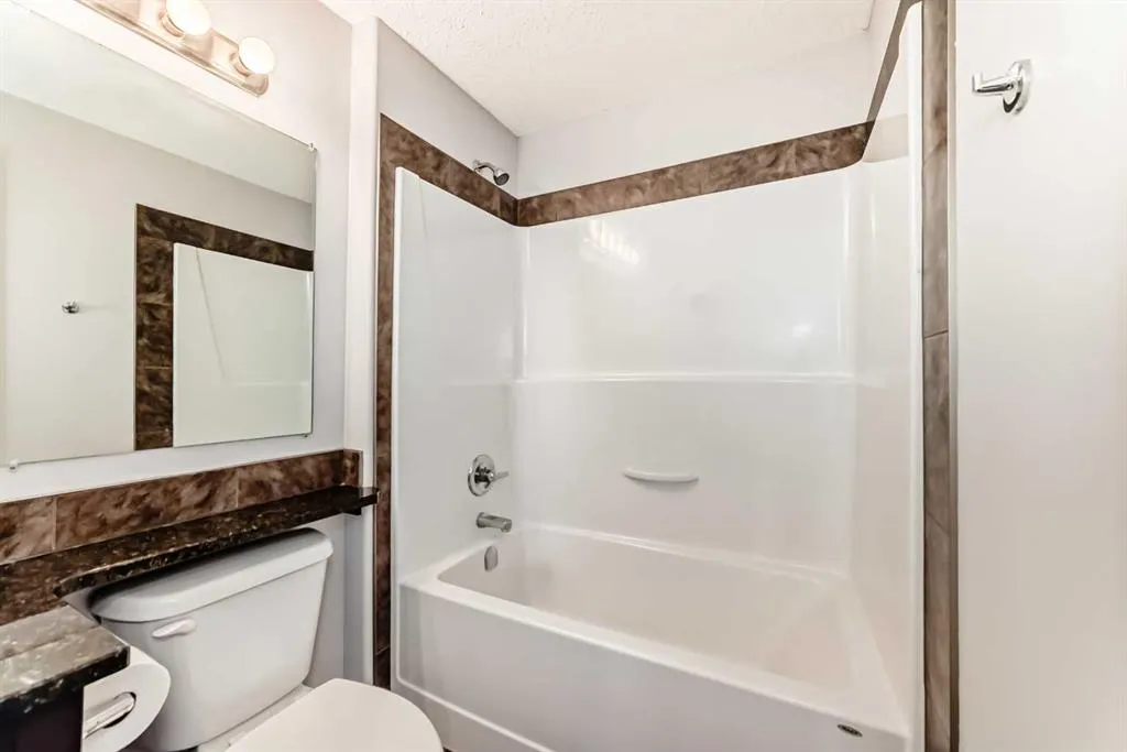 8 Lakewood Circle