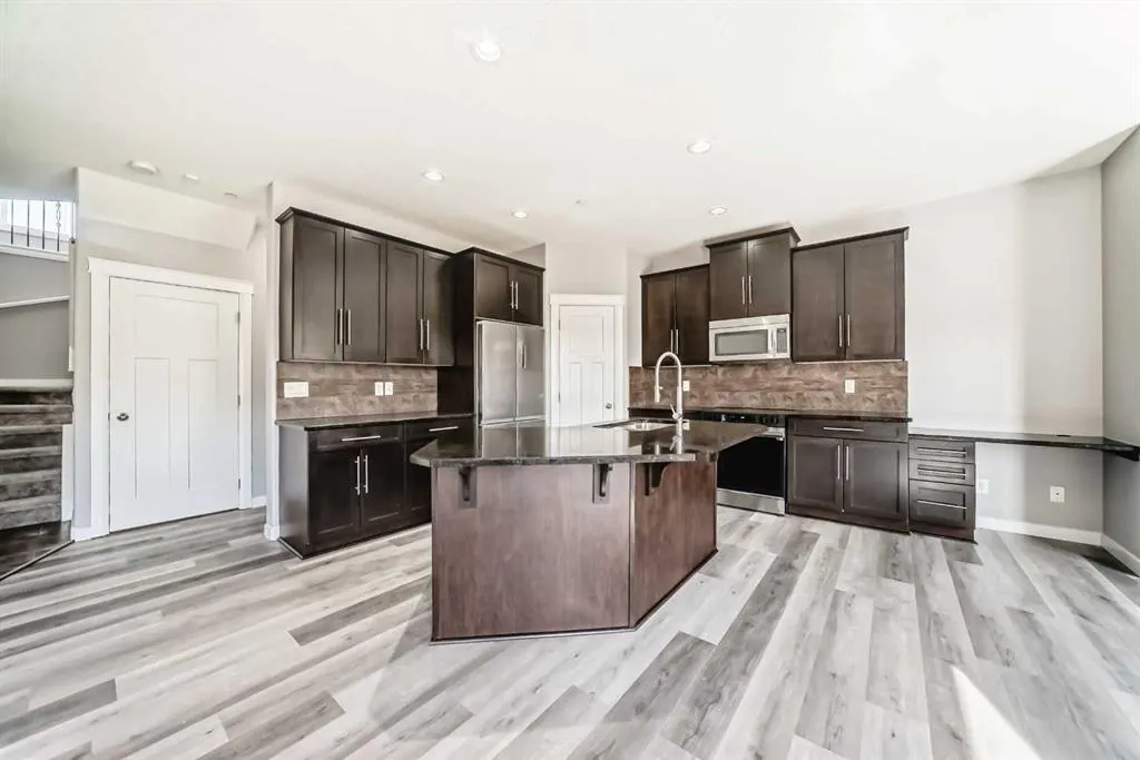 8 Lakewood Circle