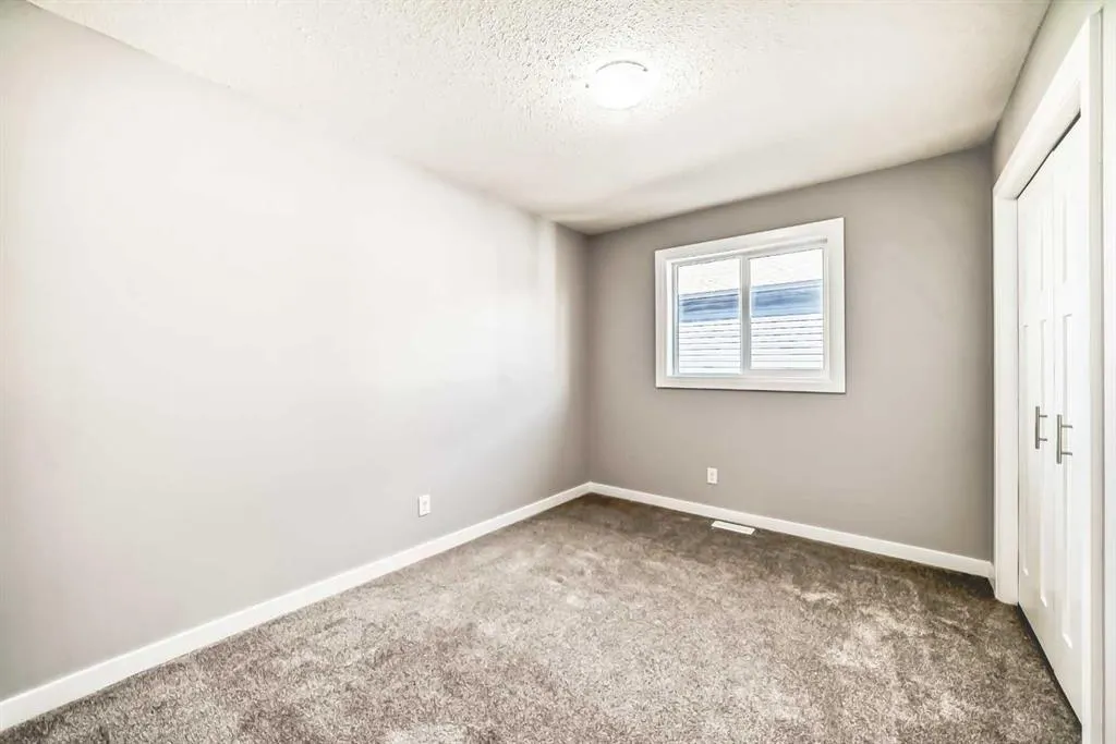 8 Lakewood Circle