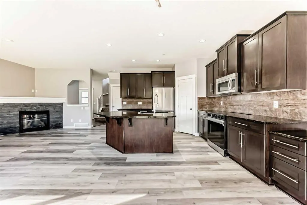 8 Lakewood Circle