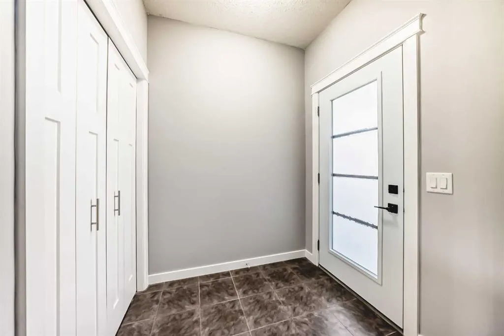 8 Lakewood Circle