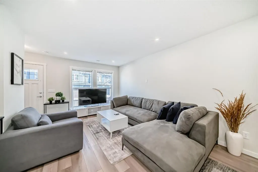 259 cranbrook Square SE