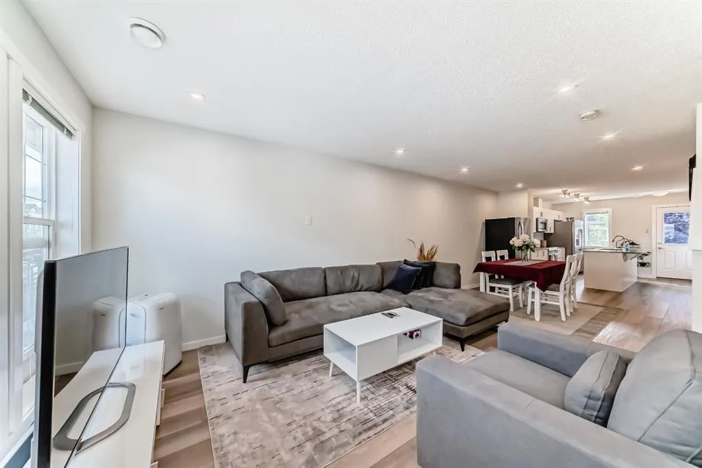 259 cranbrook Square SE