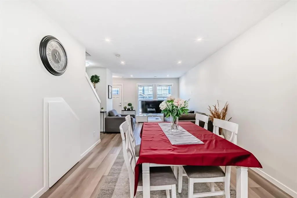 259 cranbrook Square SE