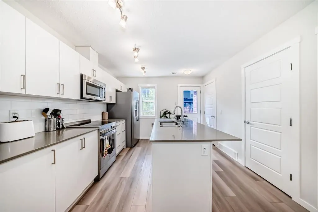 259 cranbrook Square SE