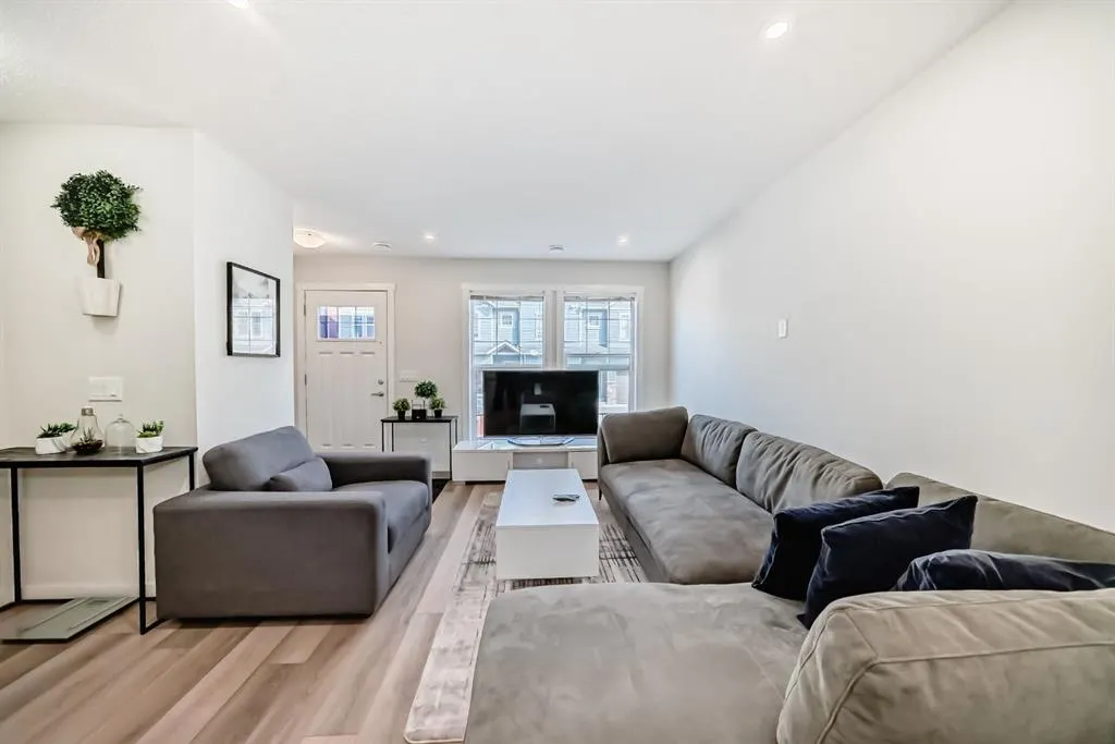 259 cranbrook Square SE