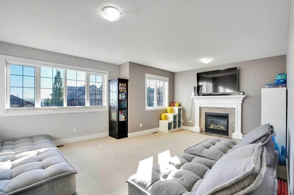 70 Royal Ridge Manor NW