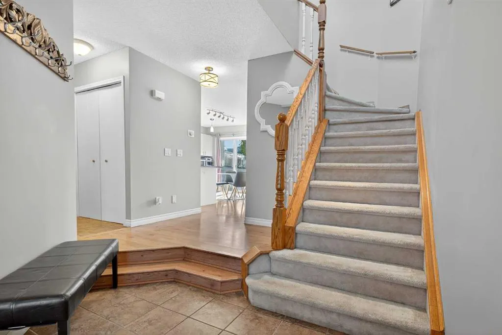 162 Mt Apex Crescent SE