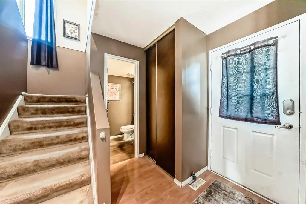 147 Castledale Way NE