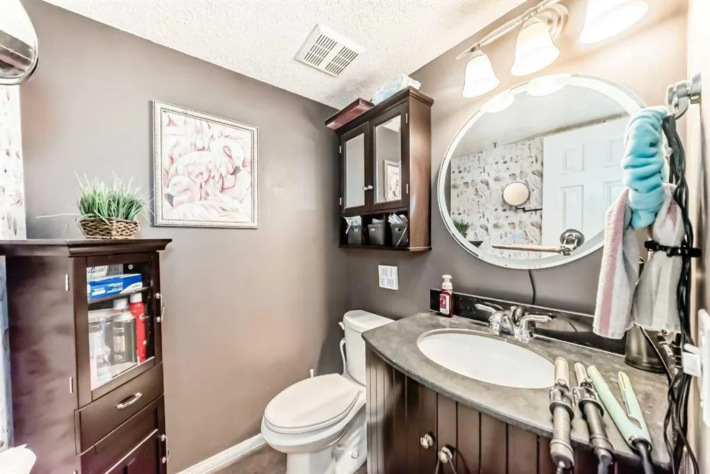 147 Castledale Way NE