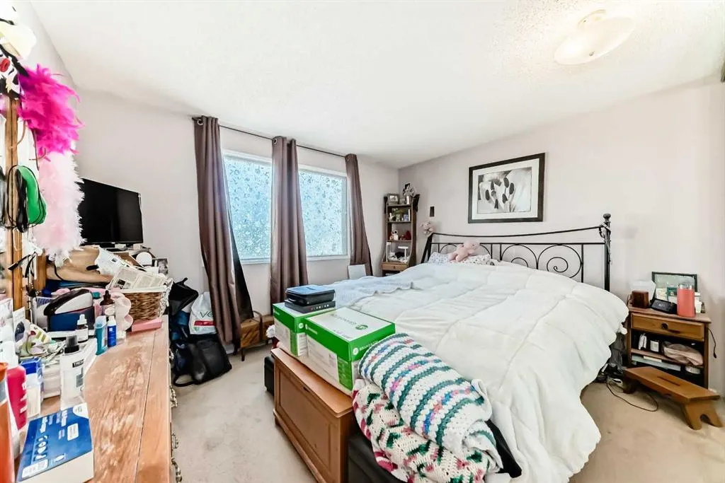 147 Castledale Way NE