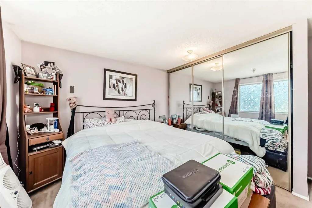 147 Castledale Way NE