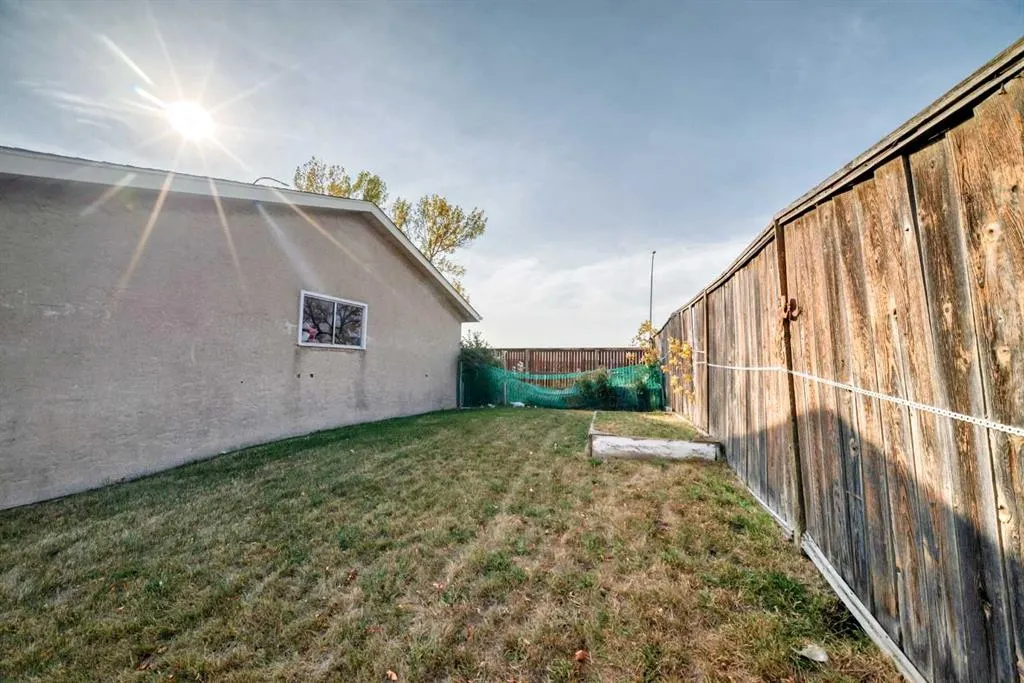 147 Castledale Way NE