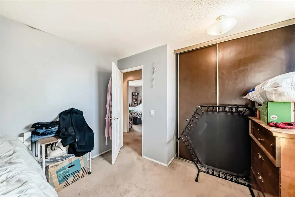 147 Castledale Way NE