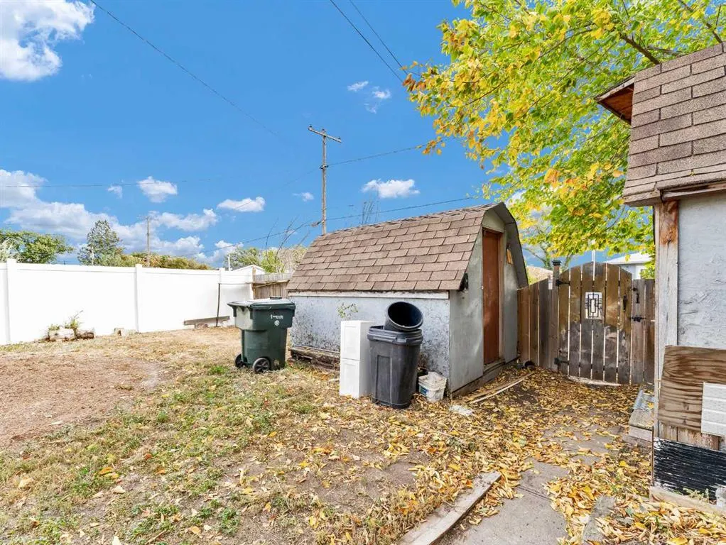 261 4 Street SW