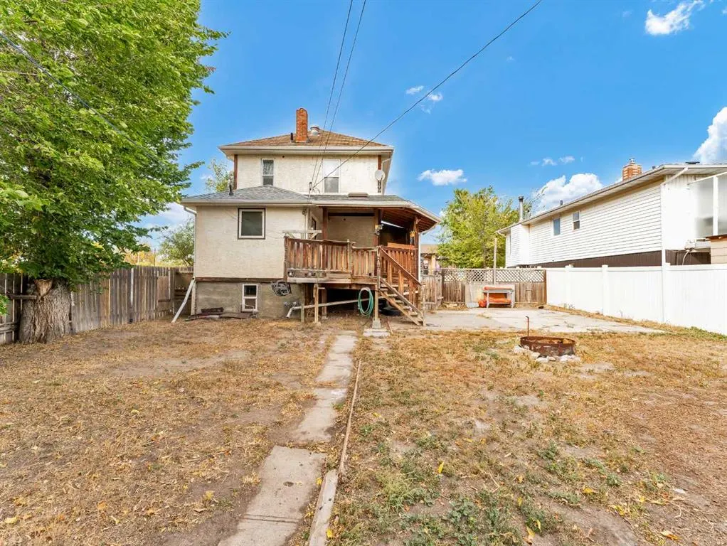 261 4 Street SW
