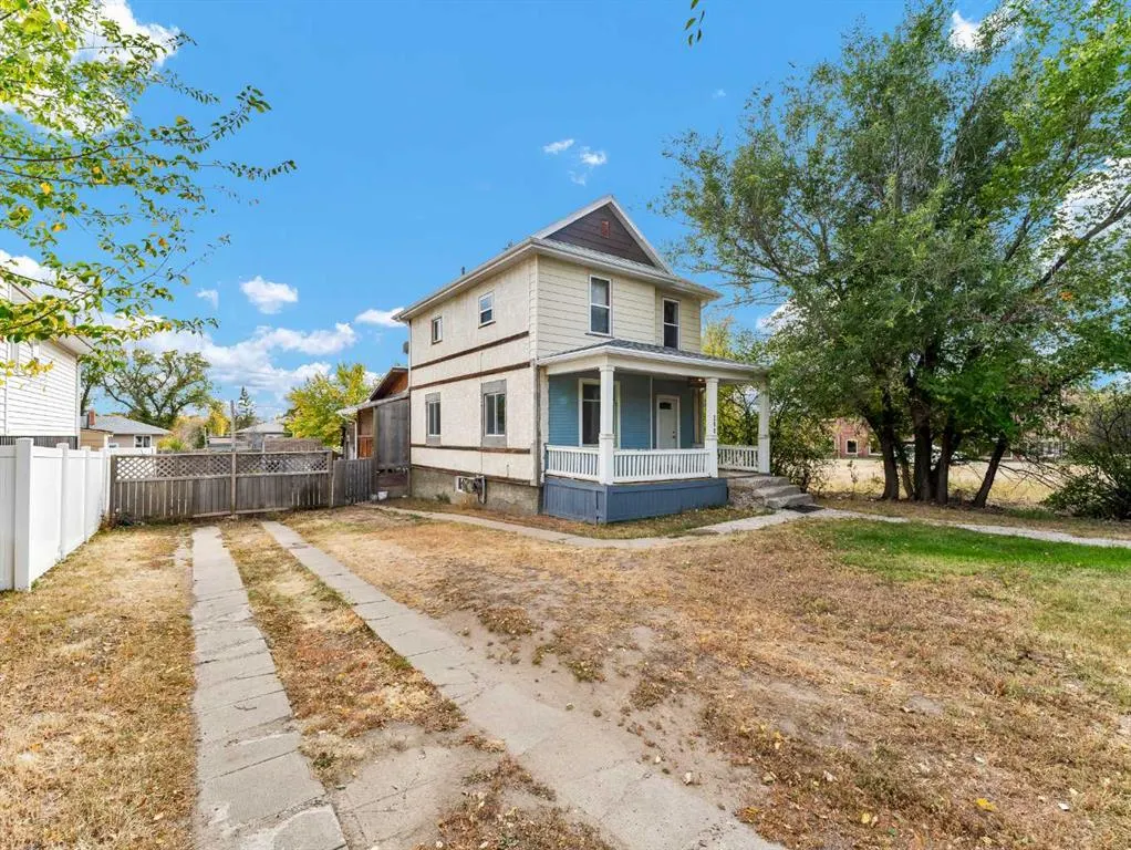 261 4 Street SW