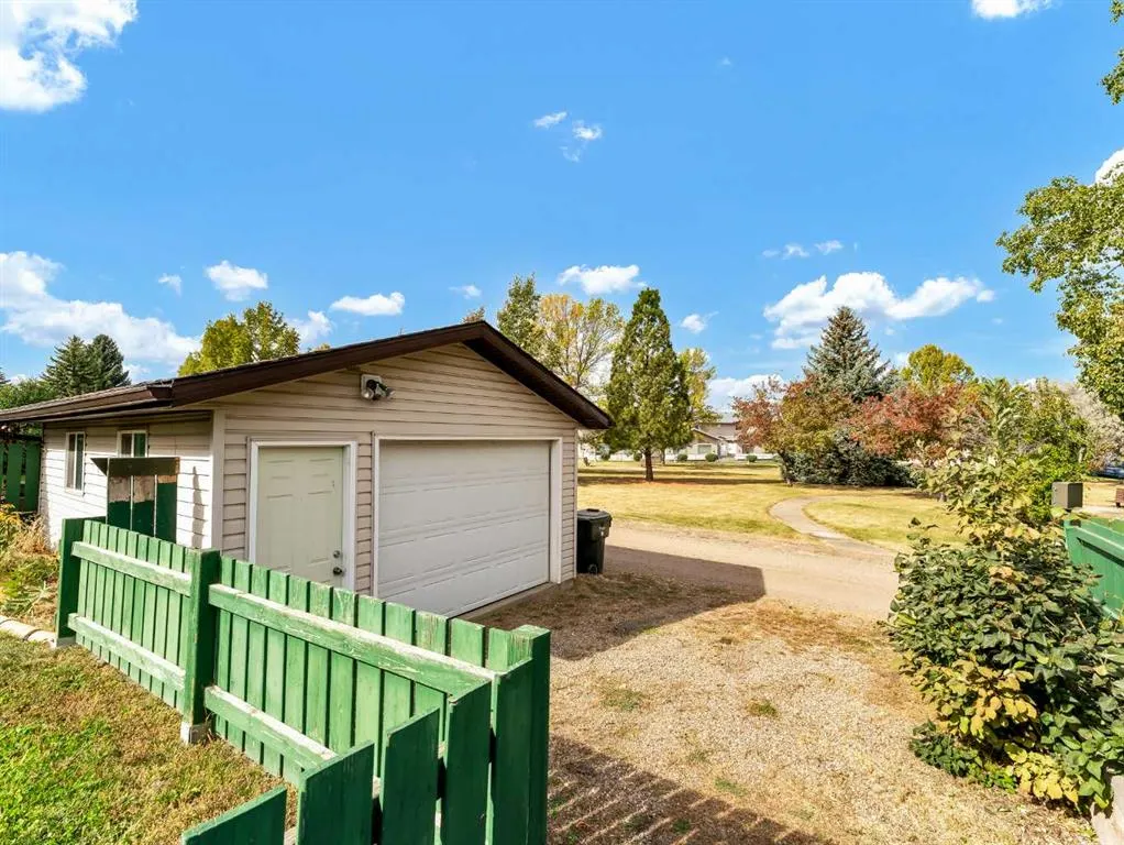 90 Simpson Crescent SE