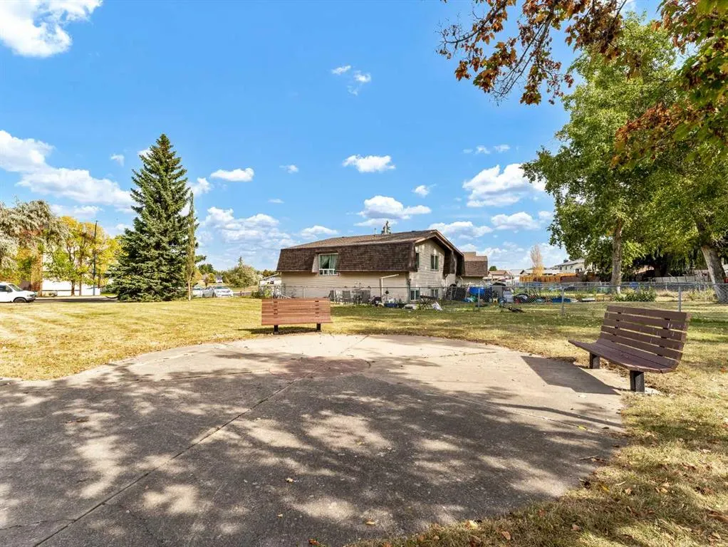 90 Simpson Crescent SE