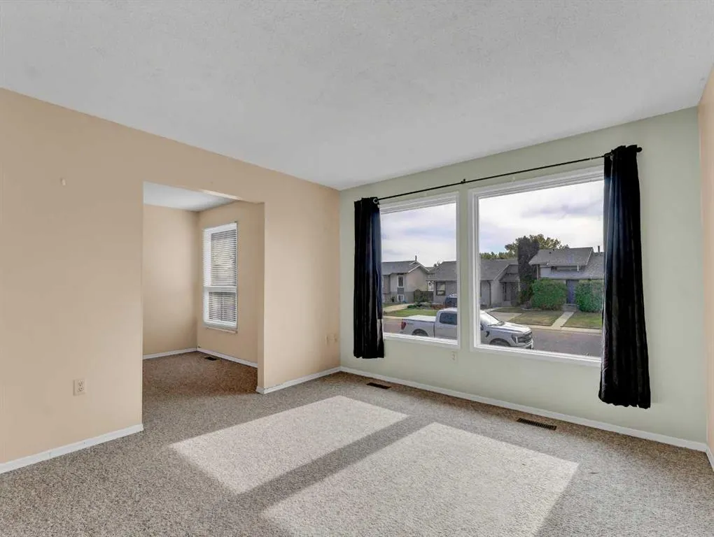 90 Simpson Crescent SE