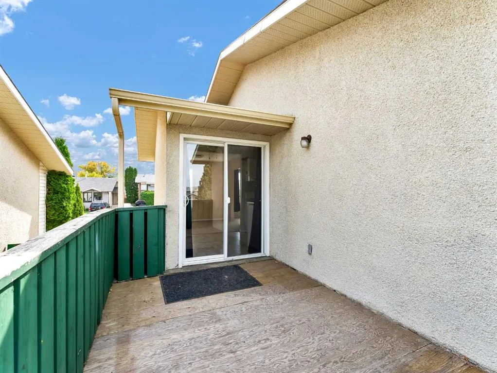 90 Simpson Crescent SE