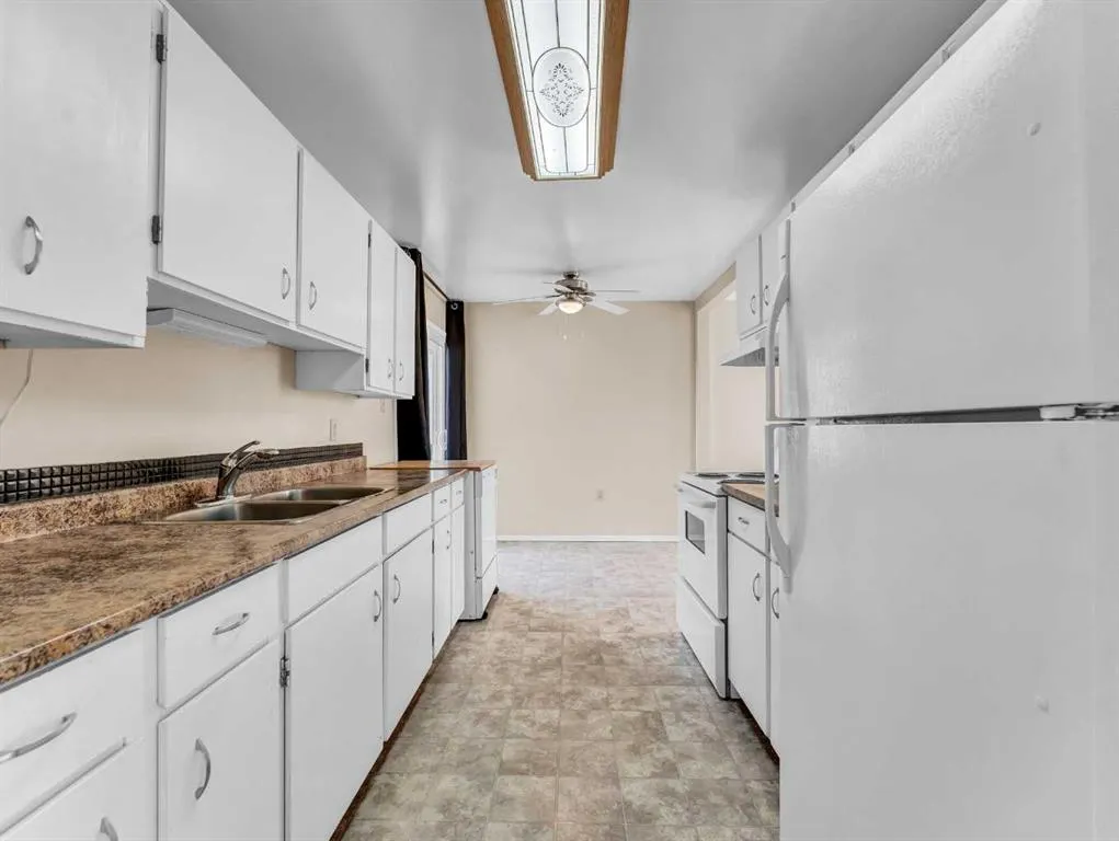 90 Simpson Crescent SE
