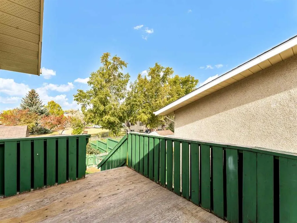 90 Simpson Crescent SE